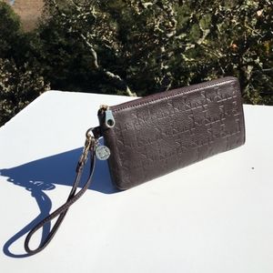 SHIPS FREE!! Liz Claiborne Embossed Genuine Brown Leather Wristlet Clutch Wallet